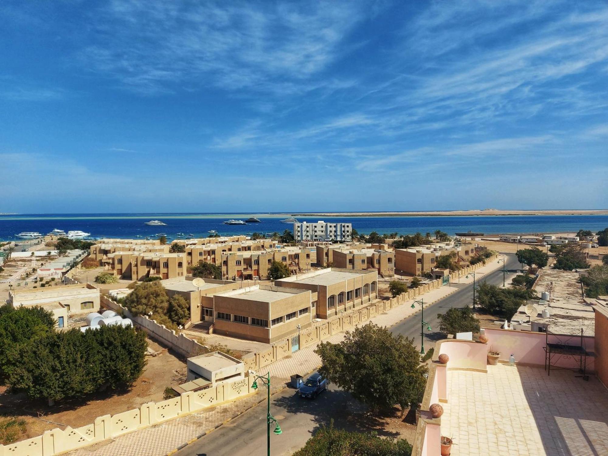 Апартаменти Cozy Retreat By The Sea *